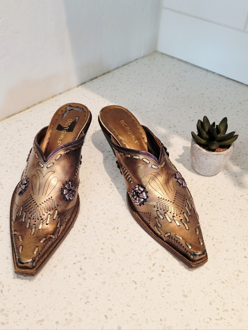 BCBGirls Womens Western Bronze Metallic Pointed Mules | Size 7